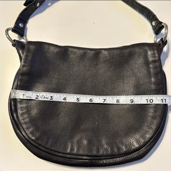 Coach Elegant Black Leather Shoulder Bag - Picture 7 of 8